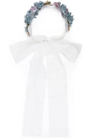 Amaya Haarreif mit Blume