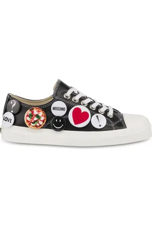 Moschino Sneakers mit Anstecknadel