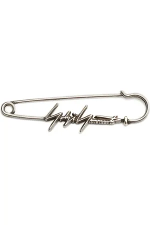 YOHJI YAMAMOTO Brosche mit Logo-Schild
