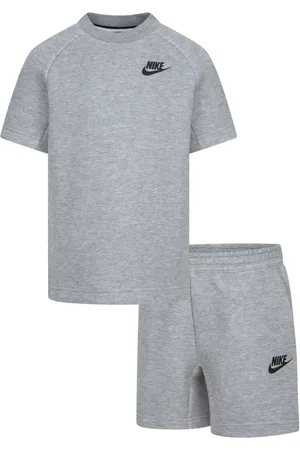 Nike Set aus T-Shirt und Shorts