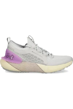 Under Armour Sneakers mit Netzeinsätzen