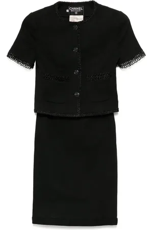 CHANEL 1990s Anzüge mit Camellia-Knöpfen
