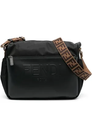 Fendi Wickeltasche aus recyceltem Material