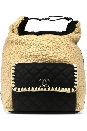 CHANEL 2018 Shearling-Rucksack mit CC
