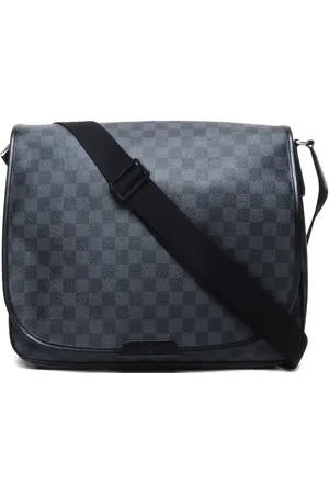 LOUIS VUITTON 2012 District PM Schultertasche