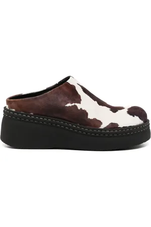 Miista Kristi Mules mit Kuh-Print