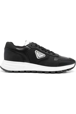 Prada Sneakers mit Logo-Schild