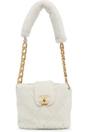 CHANEL 2020 CC Schultertasche aus Shearling