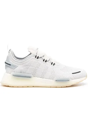 adidas Perforierte Sneakers aus Wildleder