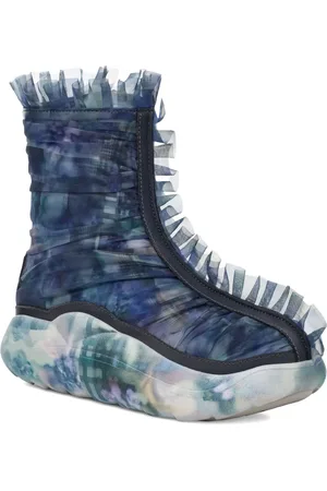 UGG Stiefel mit Rüschen