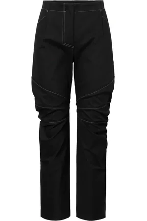 Elena Velez Jeans im Schichtdesign