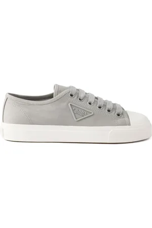 Prada Sneakers mit Schnürung