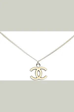 CHANEL 2005 Silberhalskette mit CC-Emaille-Anhänger