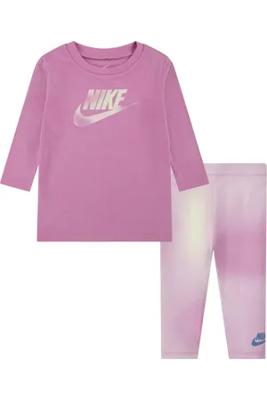 Nike Set aus Oberteil und Hose mit Logo