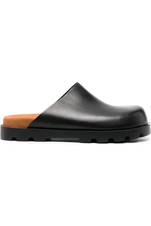 Camper Slipper mit eckiger Kappe