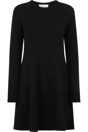 Lisa Yang Didih Kleid