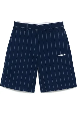 adidas Shorts mit Nadelstreifen