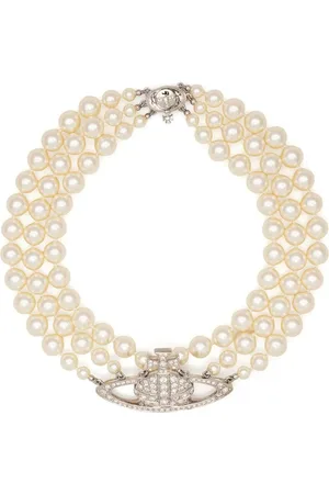 Vivienne Westwood Halsketten - Three Row Pearl Bas Relief Platinum/pearl/crystal - Gr. unisize - in Silber - für Damen