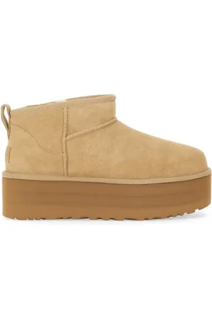 UGG Stiefel - Classic Ultra Mini Boot With Platform - Gr. 5 - in - für Damen