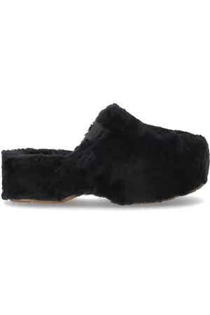 UGG FUZZ SUGAR SCHWARZES CLOG