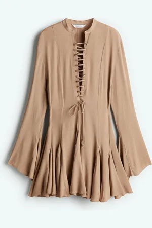 H&M Ausgestelltes Kleid mit Schnürdetail - Beige