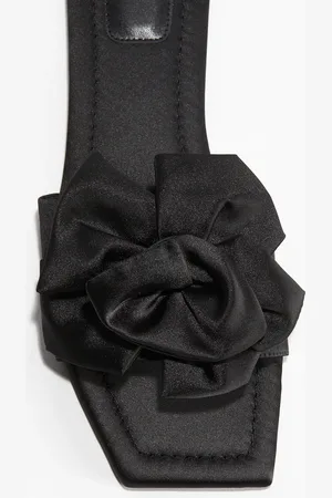 H&M Satinsandalen mit Applikation - Schwarz