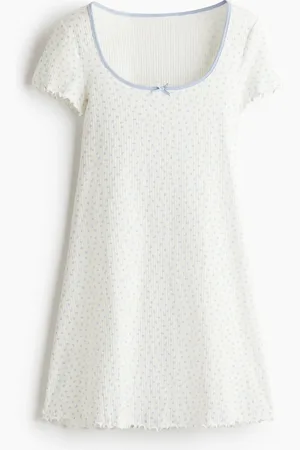 H&M Kleid mit ausgestelltem Rock und Overlock-Detail - Weiß