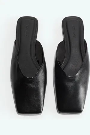 H&M Mules aus Leder mit eckiger Spitze - Schwarz
