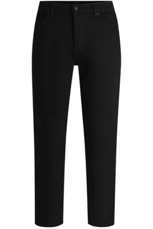 HUGO BOSS Tapered-Fit Jeans aus ultraschwarzem Stretch-Denim