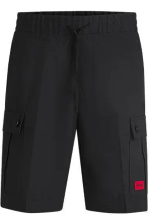 HUGO BOSS Shorts aus strukturierter Baumwolle mit rotem Logo-Label