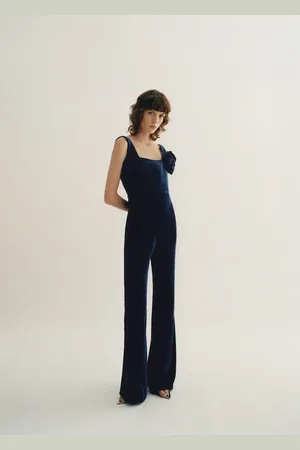 MANGO Ausgestellter Samt-Jumpsuit mit breiten Trägern - Damen - M