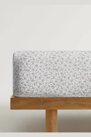 MANGO Gemustertes Spannbettlaken aus Baumwoll-Perkal für Kinderbettchen - Home - 60x120x15cm