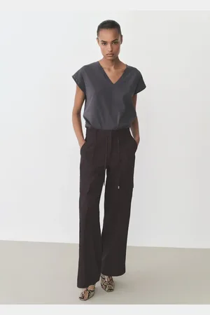 MANGO T-Shirt mit V-Ausschnitt und Nieten - Damen - S