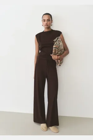 MANGO T-Shirt mit asymmetrischem Ausschnitt und Raffdetails - Damen - S