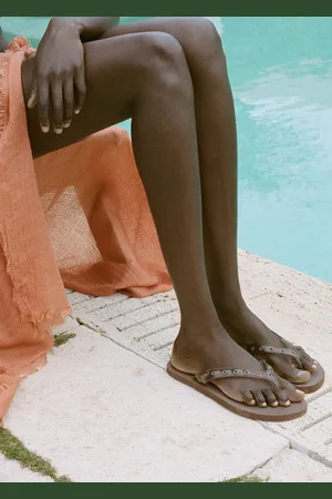MANGO Sandale mit gestanzten Vinylriemen - Damen - 36