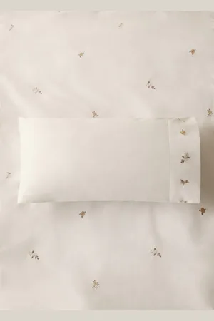 MANGO Kopfkissenbezug aus Baumwoll-Perkal mit aufgestickter Blume für Kinderbett 30 x 50 cm - Home - 30x50cm