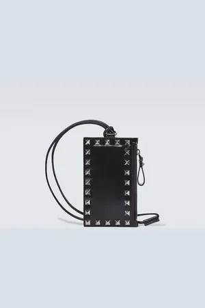 VALENTINO GARAVANI Portemonnaie mit Riemen Rockstud aus Leder