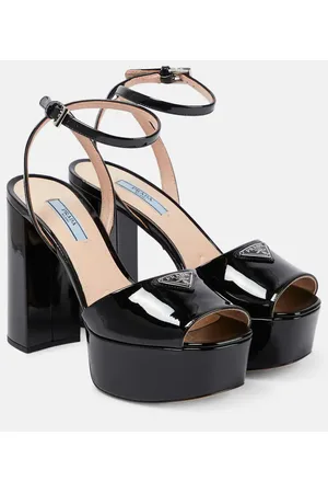 Prada Plateausandalen aus Lackleder