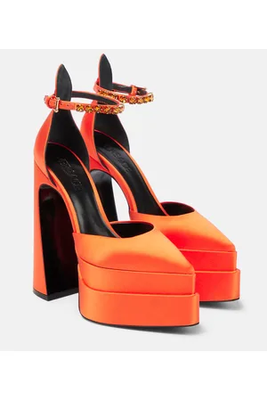 VERSACE Plateau-Pumps Aevitas Pointy aus Satin