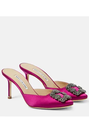 Manolo Blahnik Mules Hangisimu 70 aus Satin mit Kristallen