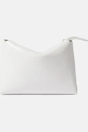 Khaite Schultertasche Lina aus Lackleder