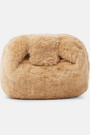 GABRIELA HEARST Clutch Soft Demi aus Faux Shearling