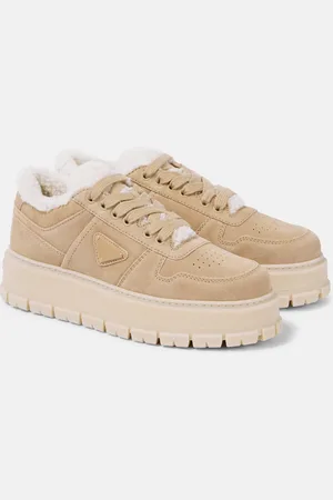 Prada Sneakers aus Veloursleder mit Shearling