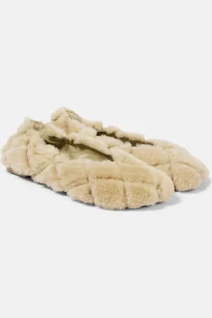 Burberry Ballerinas aus Shearling