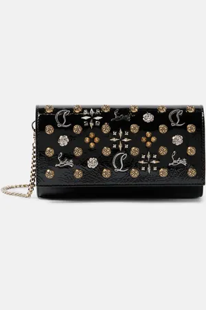 Christian Louboutin Verziertes Portemonnaie mit Kettenriemen aus Lackleder