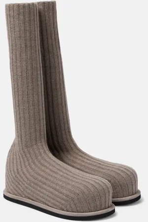 Amina Muaddi Stiefel Veneda 95 aus Strick