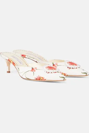 Manolo Blahnik Mules Kifatmu 50 aus Satin mit Zierperlen