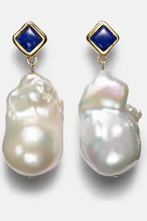 Sophie Buhai Ohrringe Mer Large aus 18kt Gelbgold mit Lapislazuli und Barockperlen