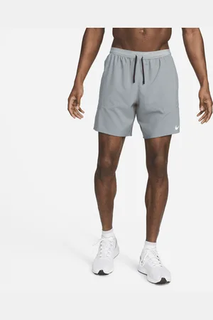 Nike StrideDri-FIT 2-in-1-Laufshorts für Herren (ca. 18 cm)