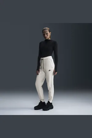 Nike Sportswear Tech FleeceJogginghose mit mittelhohem Bund für Damen